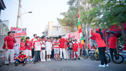 Antusias..! warga RW14 ikuti jalan sehat HUT RI dengan penuh kegembiraan