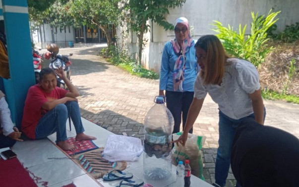 PKK RW14 sosialisasikan Kompos